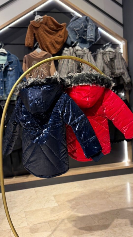 Kız Çocuk Kapüşonlu Kürk Detaylı Şişme Mont (2–5 Yaş)