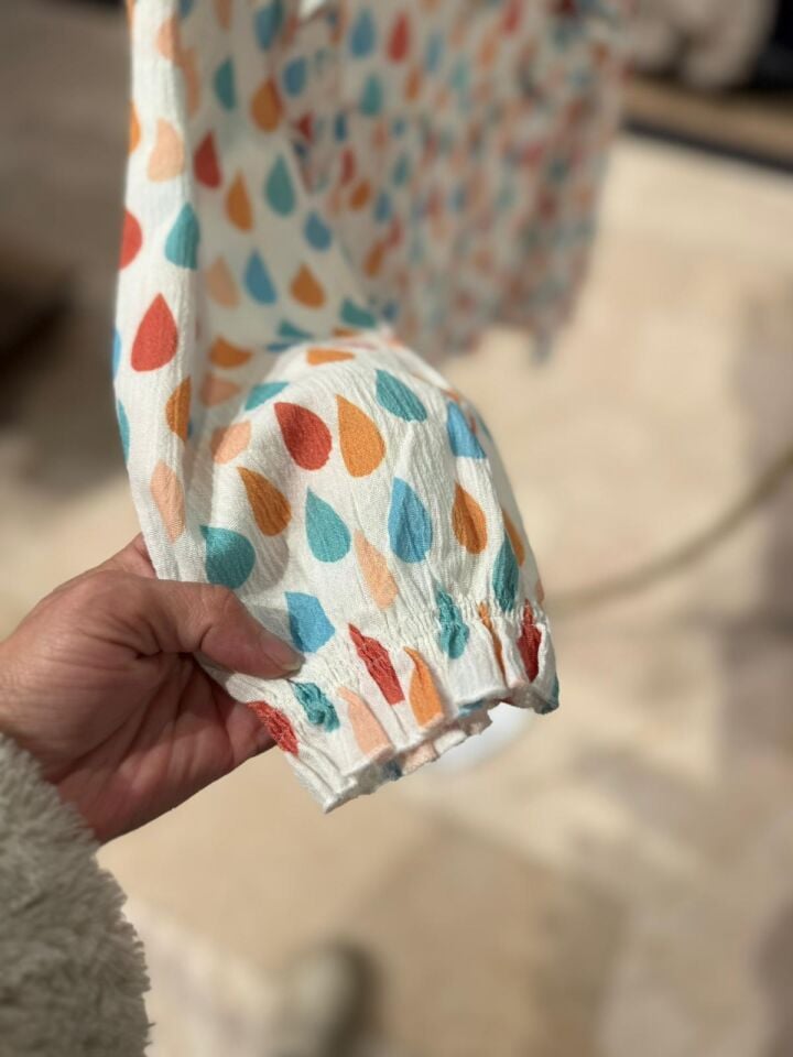 Damla Desenli Fırfır Detaylı Bluz