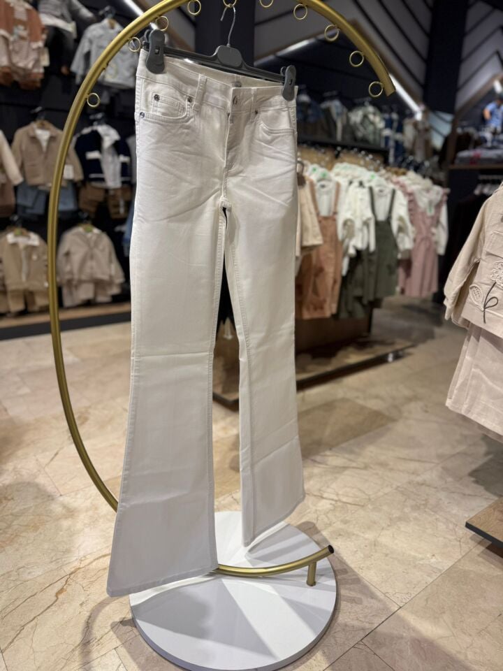 Kadın Beyaz Jean Pantolon – İspanyol Paça Yüksek Bel KoT