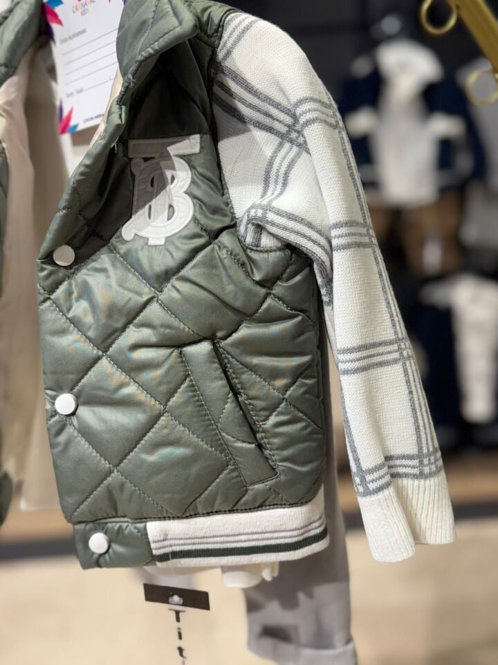 ERKEK ÇOCUK KAPİTONE YELEK GÖRÜNÜMLÜ CEKET,SWEATSHİRT<PANTOLON ÜÇLÜ TAKIM