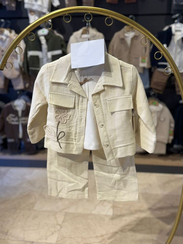 Çiçek Nakışlı Ceket, Tişört ve Pantolon Kız Çocuk Üçlü Takım