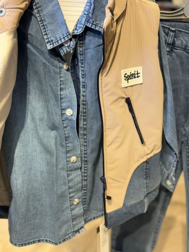 Erkek Çocuk Kot Gömlek, Şişme Yelek, Sweatshirt ve Kot Pantolon Dörtlü Takım