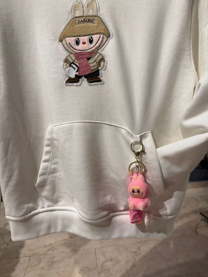 Escabel Kapüşonlu Nakışlı Sweatshirt – Anahtarlık Hediyeli