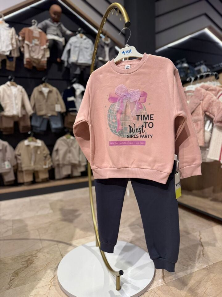 Fiyonk Detaylı Yazı Baskılı Kız Çocuk Eşofman Takımı