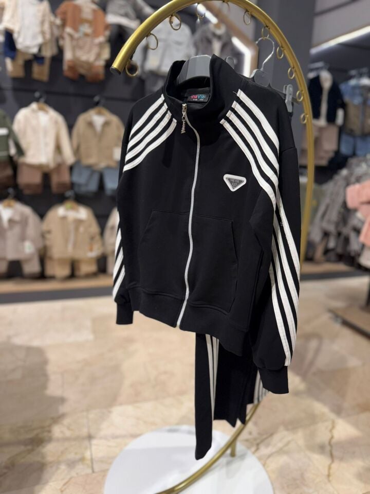 Fermuarlı Şerit Detaylı Eşofman Takımı