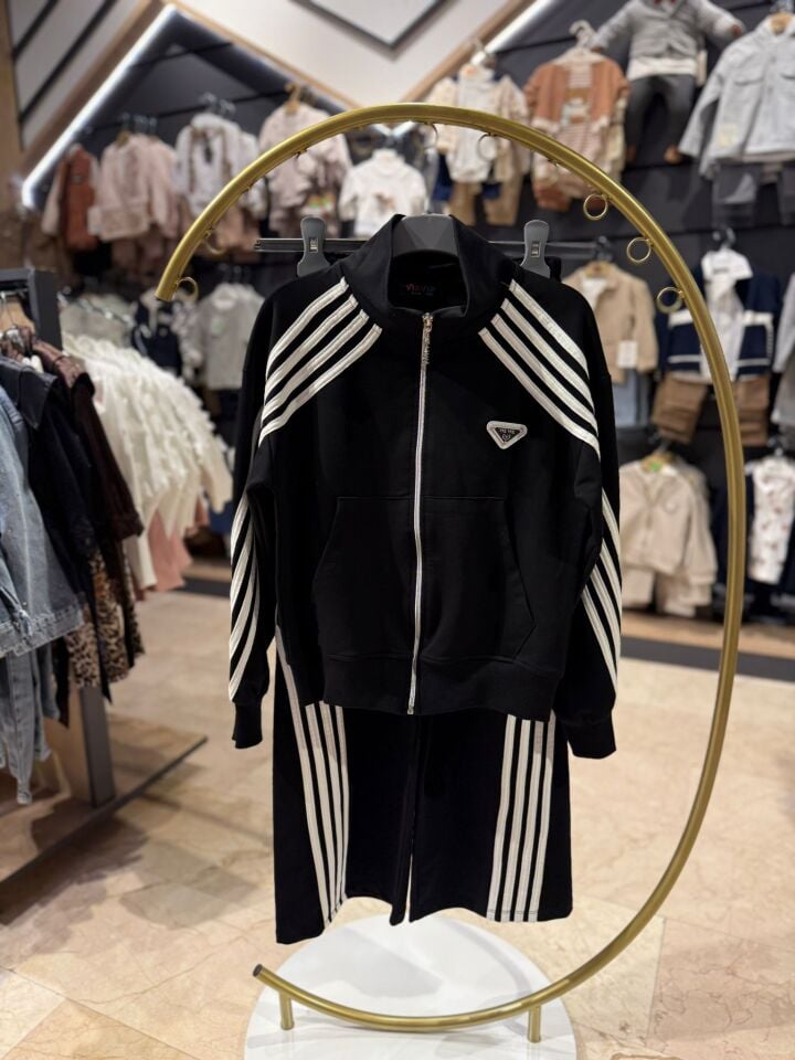 Fermuarlı Şerit Detaylı Eşofman Takımı